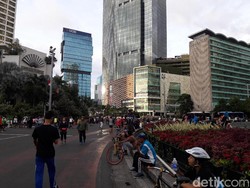 Meski Tak Ada Car Free Day, Warga Tetap Datang ke Kawasan Thamrin-Bundaran HI