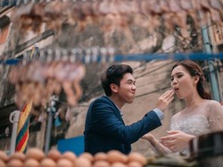 Ini Cara Unik Pasangan Foodies Membuat Foto Prewedding