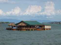 Wisata Kuliner Unik di Lombok Timur, Makan Lobster di Tengah Laut