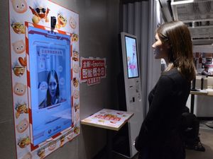 Di China, Pesan Ayam di KFC Pakai Sensor Muka