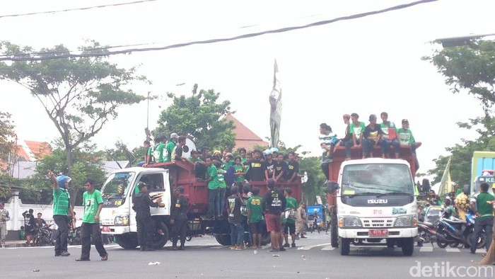 Parade Bela Persebaya Usai, Bonek Membubarkan Diri