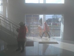 Showroom Mobil di Jalan Dewi Sartika Terbakar, 5 Unit Damkar Meluncur