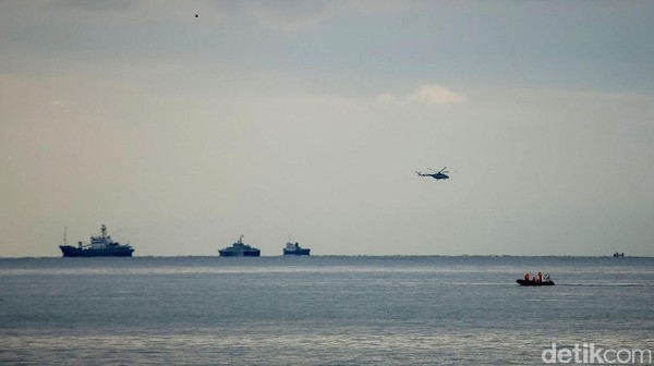 Pencarian Korban Kecelakaan Pesawat Militer Rusia di Laut Hitam Pesawat militer Rusia jenis Tupolev Tu-154 yang mengangkut 92 orang jatuh di Laut Hitam. Upaya pencarian korban kecelakaan terus dilakukan.