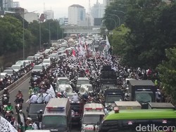 Imbas Sidang Ahok, Lalin Jl Gajah Mada Macet Parah karena Massa Membeludak