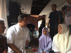 Anies Temui Ibu di Koja yang Pernah Disebut Maling oleh Ahok