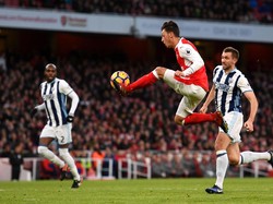 Oezil Tandai Penampilan ke-100 di Premier League dengan Assist Spesial