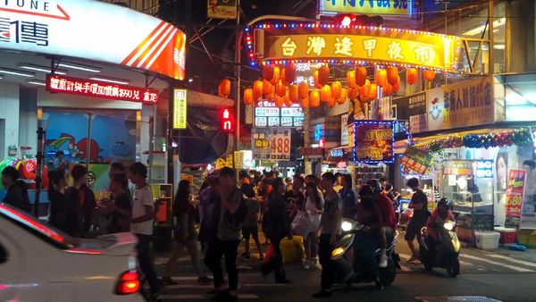 Wisata Belanja Akhir Tahun ke Fengjia Night Market, Taiwan