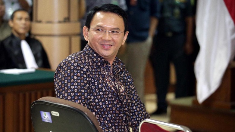 Tolak Eksepsi, Hakim Putuskan Sidang Ahok Lanjut ke Pokok Perkara