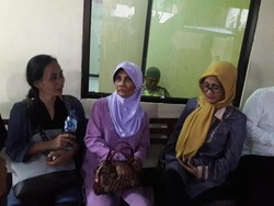 Ibu Amel Berurai Air Mata, Jemput Anaknya yang Jadi Korban Pembunuhan Sadis