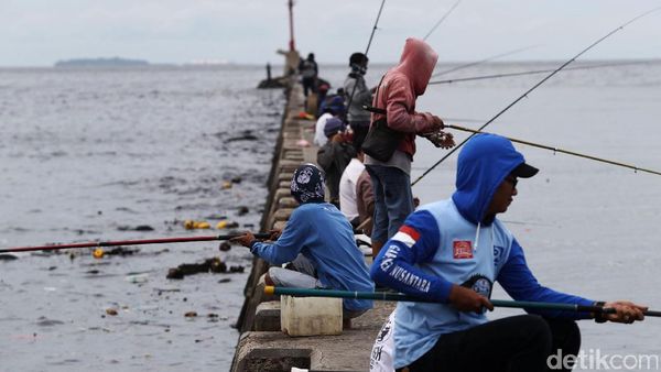 Menikmati Sore di Muara Baru