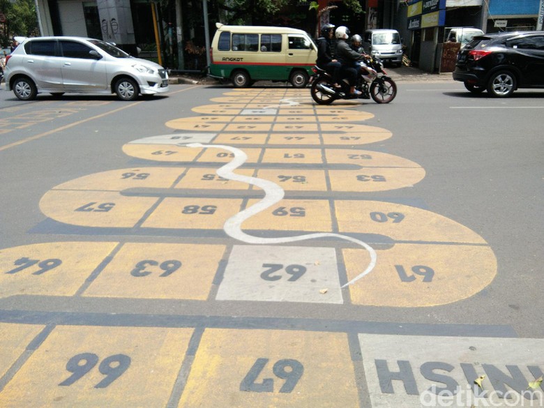 Desain Unik Zebra Cross di Bandung: Gambar Ular Tangga hingga Angklung