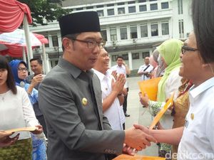 Sst... Ridwan Kamil Janji Tak Tanya Kapan Nikah saat Open House Sst... Ridwan Kamil Janji Tak Tanya Kapan Nikah saat Open House