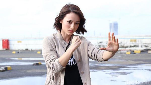 Berani Macam-macam sama Julie Estelle?