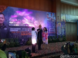 Silaturahmi dengan Komunitas Palembang, Agus Yudhoyono Nyanyi Bareng Annisa