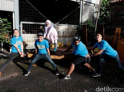 Cerita di Balik Judul Cek Toko Sebelah