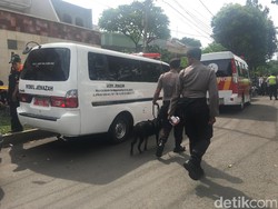 6 Korban Tewas Pembunuhan Sadis Pulomas Masih di TKP, 5 Mobil Jenazah Siaga