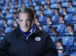 Topeng-Topeng Vardy di Tribun Stadion King Power