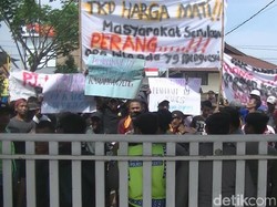 Ratusan Warga di Mojokerto Tuntut Tanah Kas Desa 2 Hektar Dikembalikan