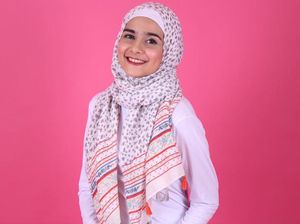 Foto: Gaya Hijab Kasual Istri Hengky Kurniawan, Sonya Fatmala