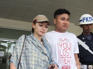 Jenguk Julia Perez, Zaskia Gotik Bawa Jengkol