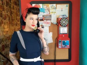 Foto: Gaya Claudia Adinda, si Ratu Retro Kekasih Derby Romero