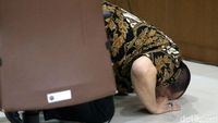 Sujud Syukur La Nyalla