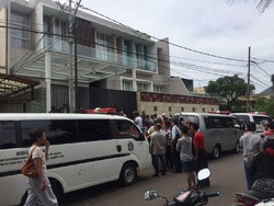 Polisi Gelar Olah TKP di Rumah Keluarga yang Tewas Disekap Perampok