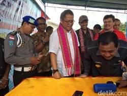 Menkominfo Jajal Panggilan Telepon Perdana di Perbatasan