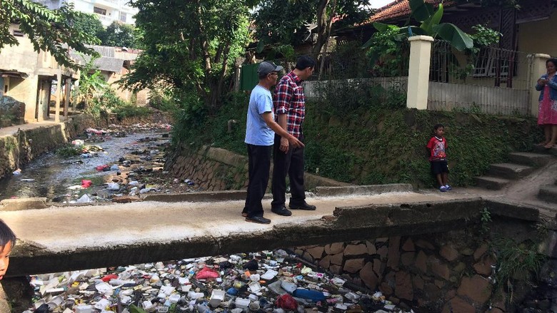 Ahok: Kok Bisa Banyak Sampah di Kali di Cililitan? PPSU ke Mana?