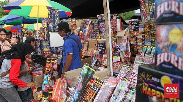 Geliat Lapak Mercon di Pasar Palmerah