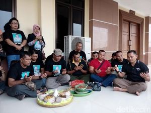 Keluarga Kopka Andi Rayakan Pemecatan Mantan Dandim Lamongan Keluarga Kopka Andi Rayakan Pemecatan Mantan Dandim Lamongan