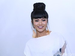 Nyanyikan Lagu Berbahasa Sunda, Yura Yunita: Kita Harus Tahu Asal Kita