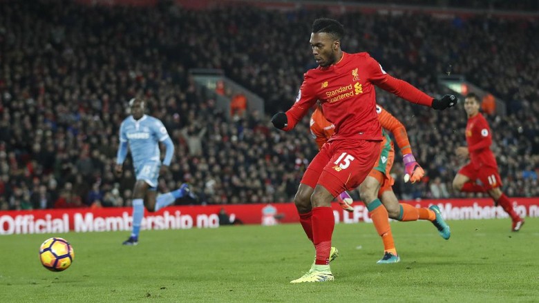 Sturridge yang Tak Mengeluh meski Minim Kesempatan Main Sturridge yang Tak Mengeluh meski Minim Kesempatan Main