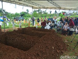 Jelang Pemakaman Ir Dodi, Keluarga Datangi TPU Tanah Kusir