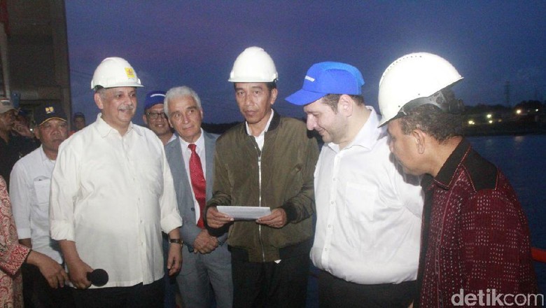 Jokowi Kunjungi Kapal Listrik Apung 60 MW di Kupang-NTT