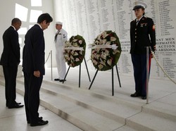 Kunjungi Pearl Harbor, PM Abe Berjanji Jepang Tak Akan Perang Lagi