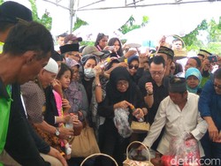 Jenazah Ir Dodi dan 2 Anaknya Dimakamkan