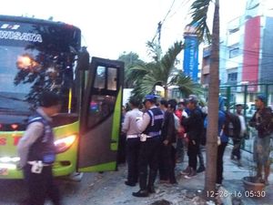 Sudinhub Jakbar Razia Terminal Bayangan, 2 Bus Dikandangkan