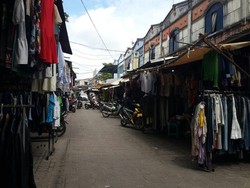 Berburu Barang Bekas Eks Luar Negeri di Pasar Aviari Batam