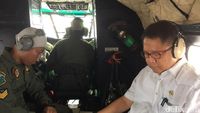 Aksi Menkominfo di Helikopter Pantau Radio Penerbangan