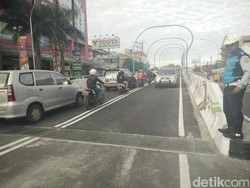 2 Jam Uji Coba Flyover Mural, Lalin Antapani-Jalan Jakarta Relatif Lancar
