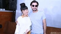 Yura Yunita Gaet Reza Rahadian di Video Klip Barunya