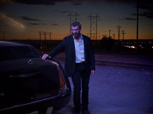 Hugh Jackman Pamer Foto Logan Tua di Antara Senja