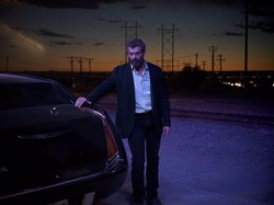 Hugh Jackman Pamer Foto Logan Tua di Antara Senja