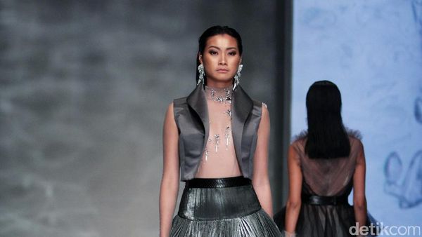 Foto: Koleksi Hian Tjen di IPMI Trend Show 2017