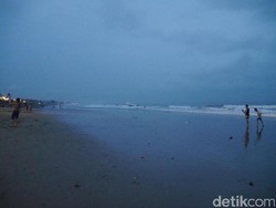 Warlok Bali Geram Ulah Bapak-bapak Rekam Bokong Bule Berbikini di Pantai