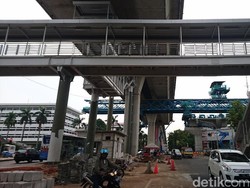 Warga Ikut Komentari Halte TransJ Ciledug-Tendean yang Dikritisi