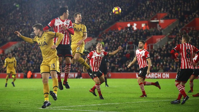 Tottenham Benamkan 10 Pemain Southampton