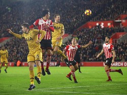 Tottenham Benamkan 10 Pemain Southampton