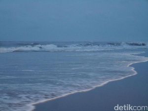 Turis Cari Ketenangan di Pantai Berawa, Eh Bokongnya Malah Direkam